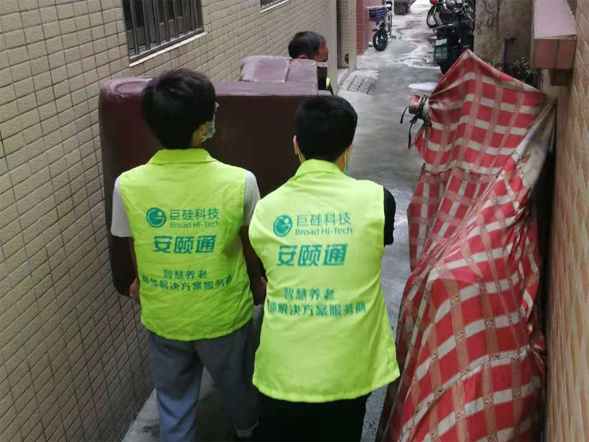 全力开展“安心善居”工程，积极帮扶困难老人