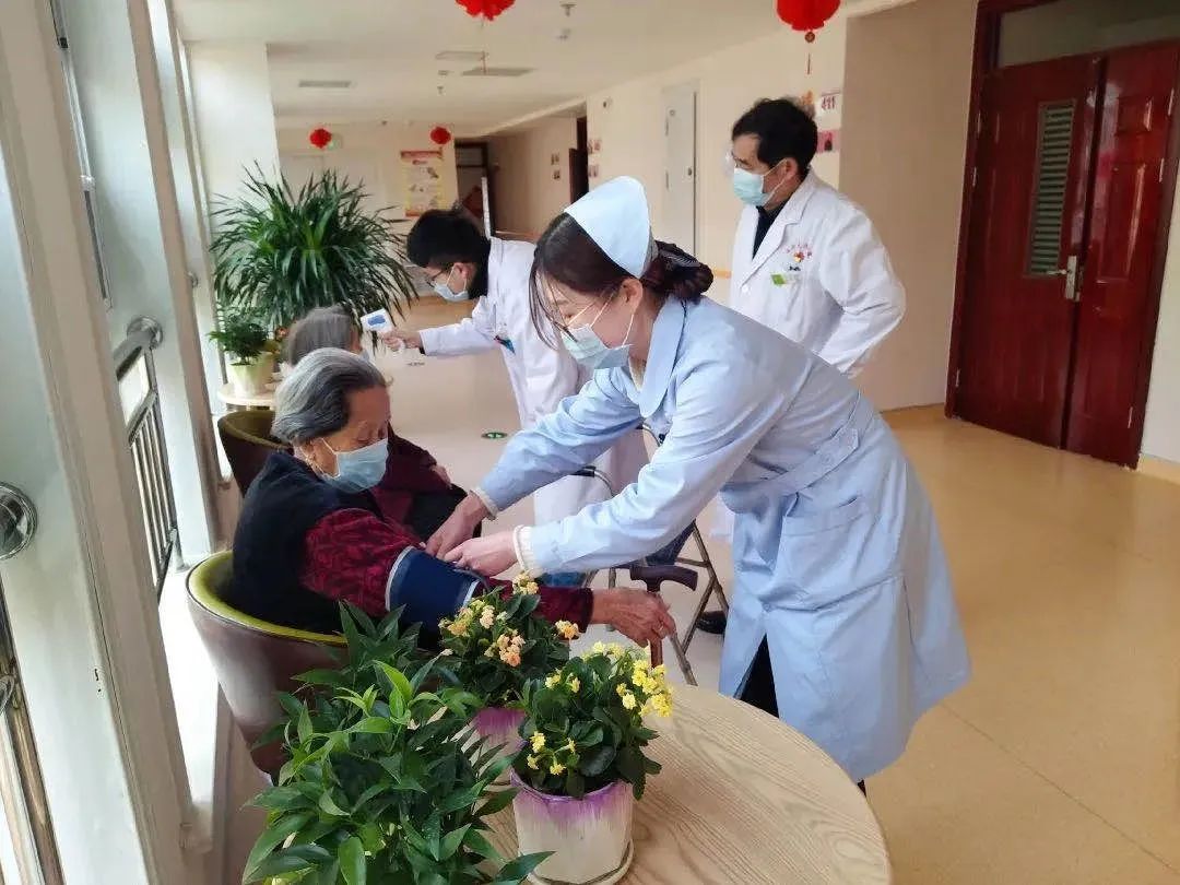 离线码、“帮扫”…全国各地升级防疫适老化服务